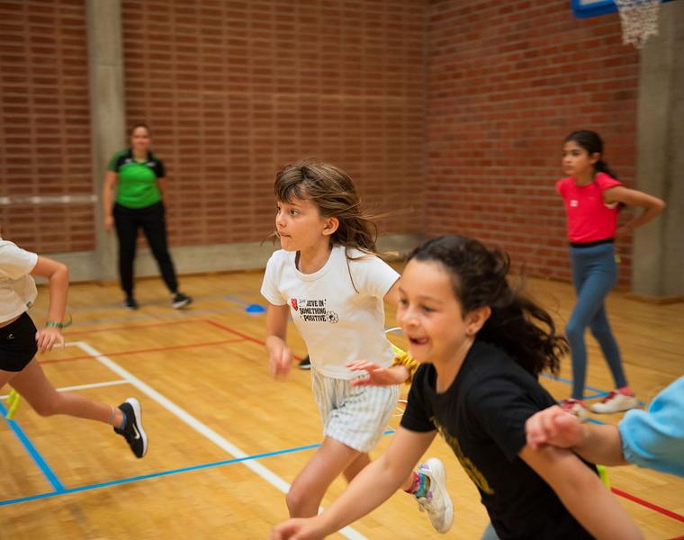 Sportkamp met zwemmen, hockey, atletiek en balsport