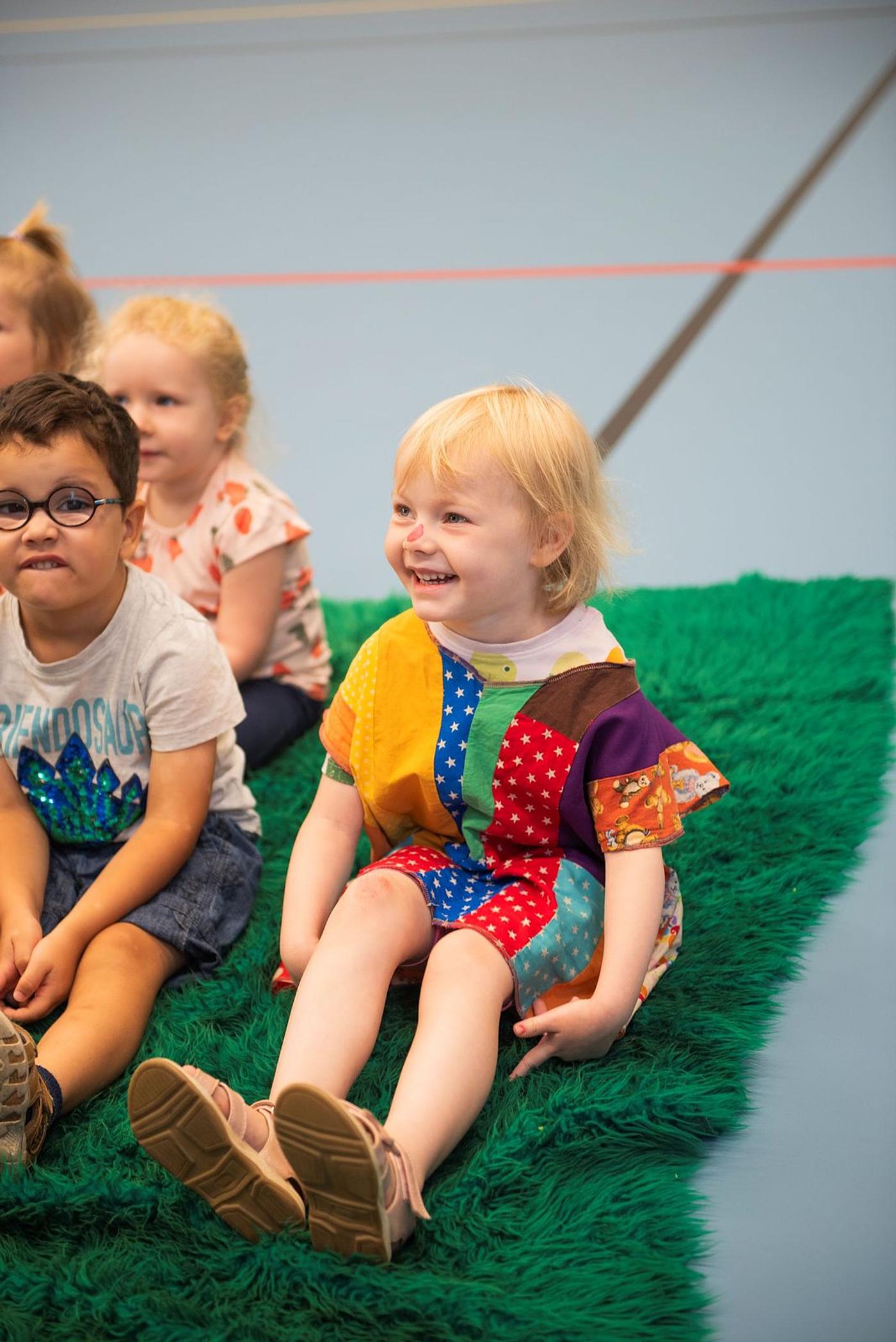 
<span>Welkom bij de clowns in het circus</span>
