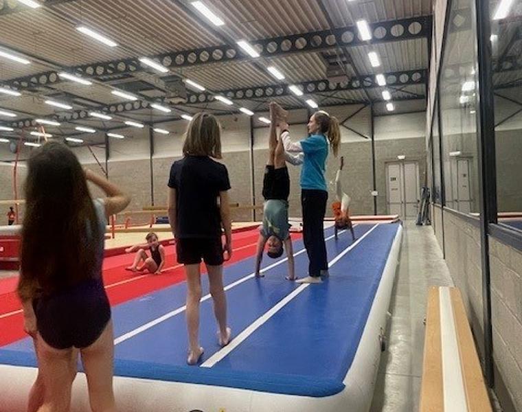 Ervaringssportkamp met gym en trampoline