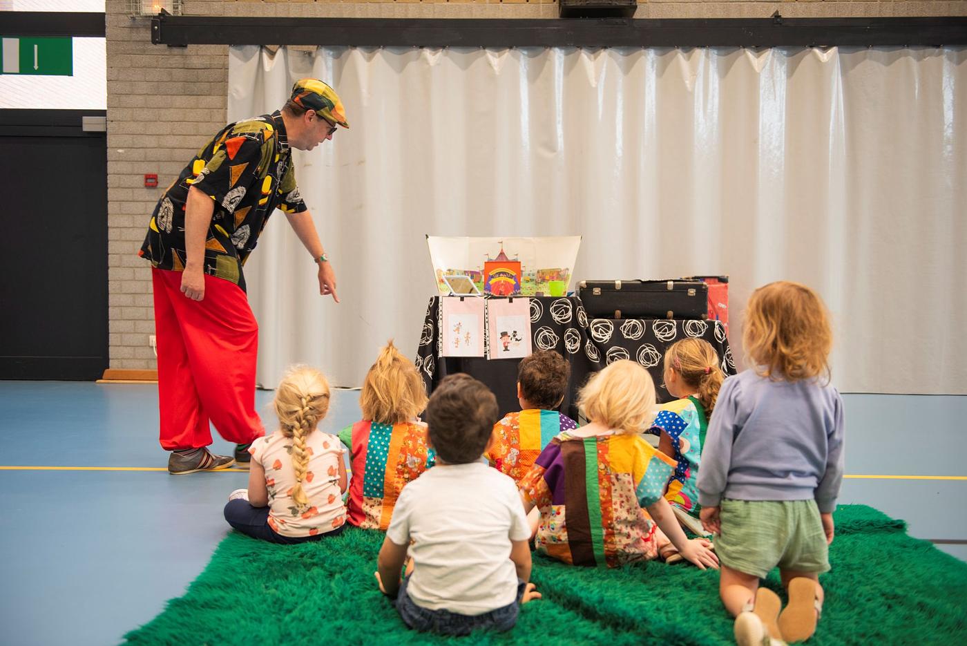 
<span>Welkom bij de clowns in het circus</span>
